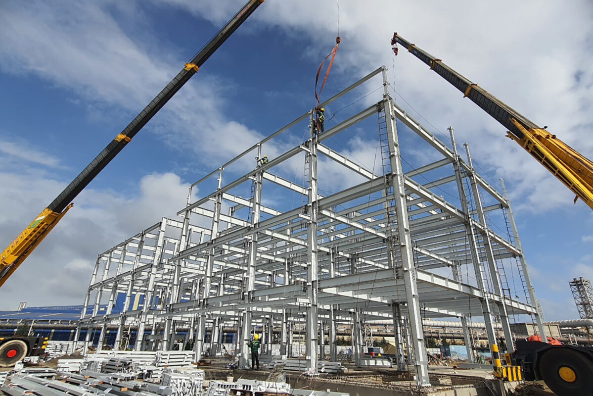 Lắp dựng kết cấu thép nhà xưởng HP Steel