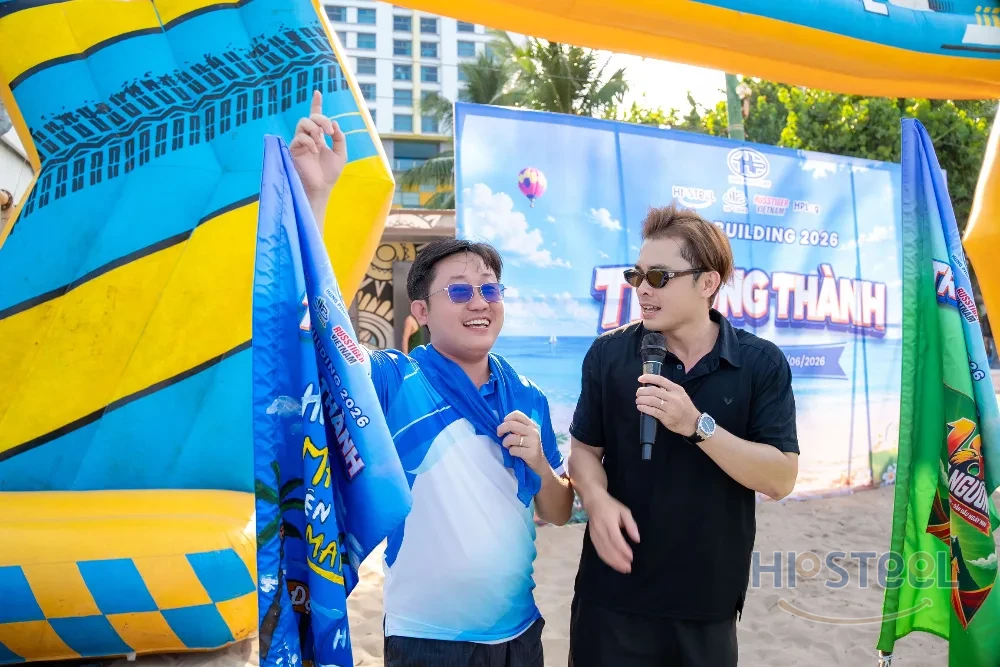 MC giao lưu c&ugrave;ng th&agrave;nh vi&ecirc;n HP Steel tại Team Building 2026