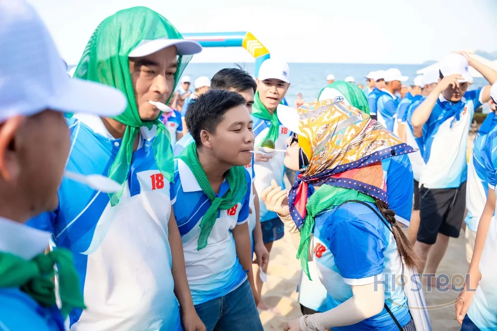 C&aacute;c đội HP Steel phối hợp trong thử th&aacute;ch team building