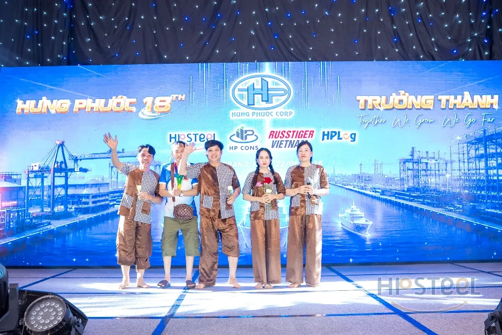 Tiết mục văn nghệ trong Gala Dinner Hưng Phước 18