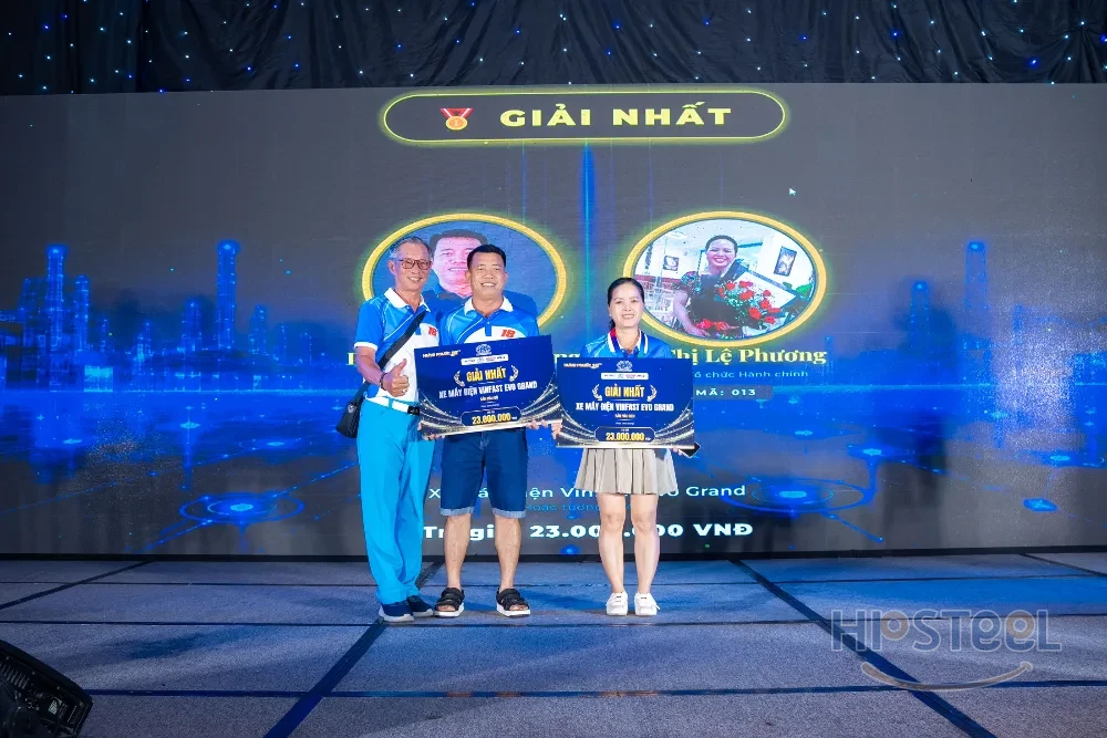 Trao Giải May Mắn do Lucky Steel Buildings t&agrave;i trợ tại Gala