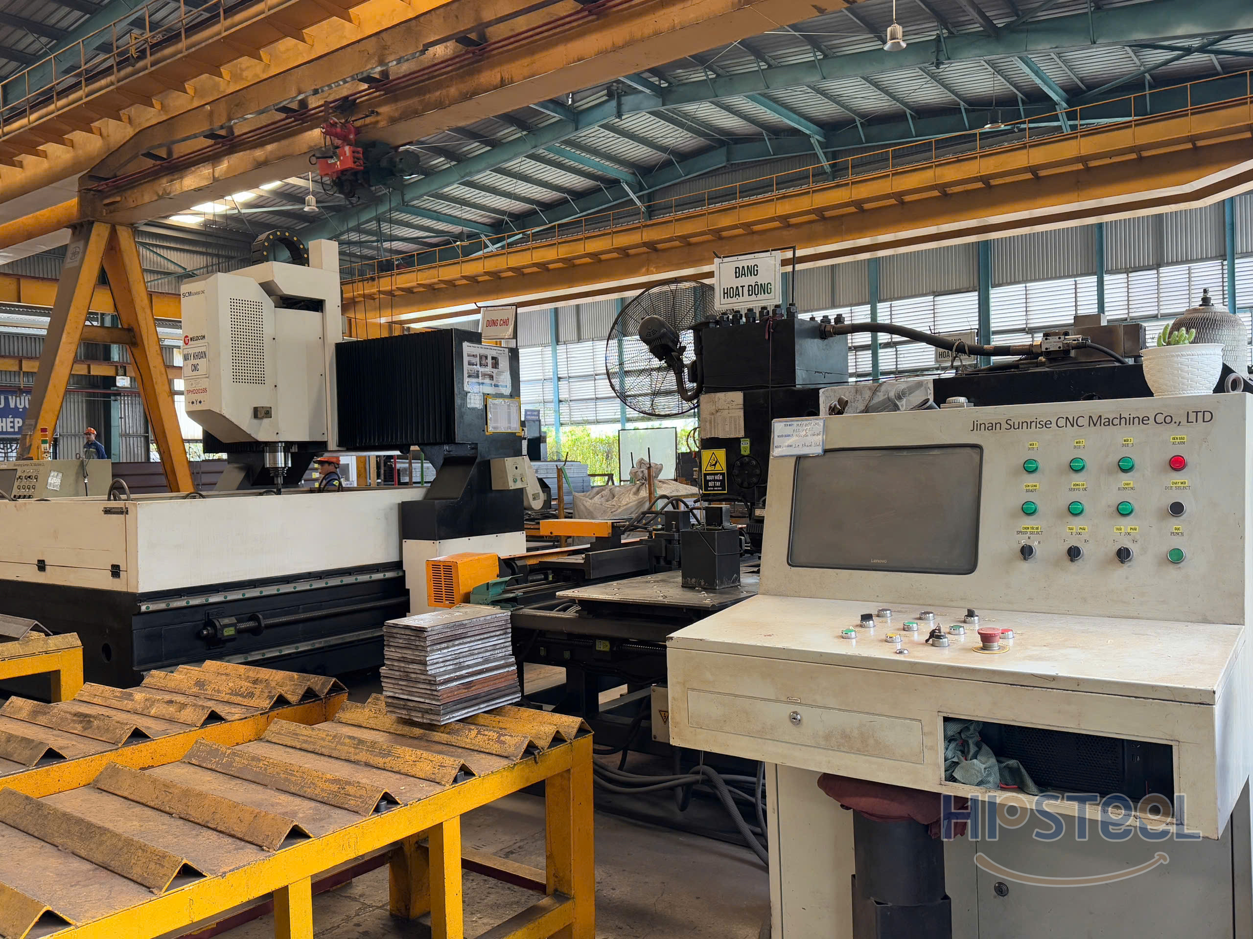 Máy đột CNC